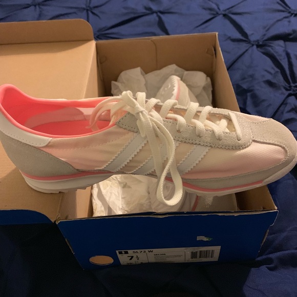 Adidas size 7.5 brand new in a box - Picture 3 of 5